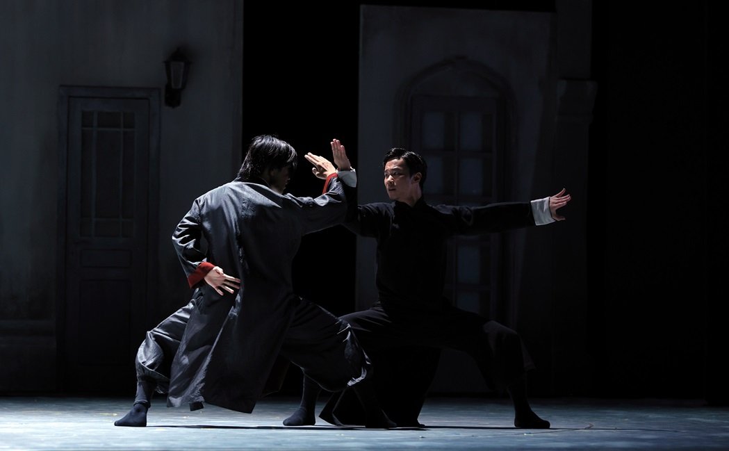 Audiences enjoy the “Wing Chun” dance drama at Sadler’s Wells Theatre in London